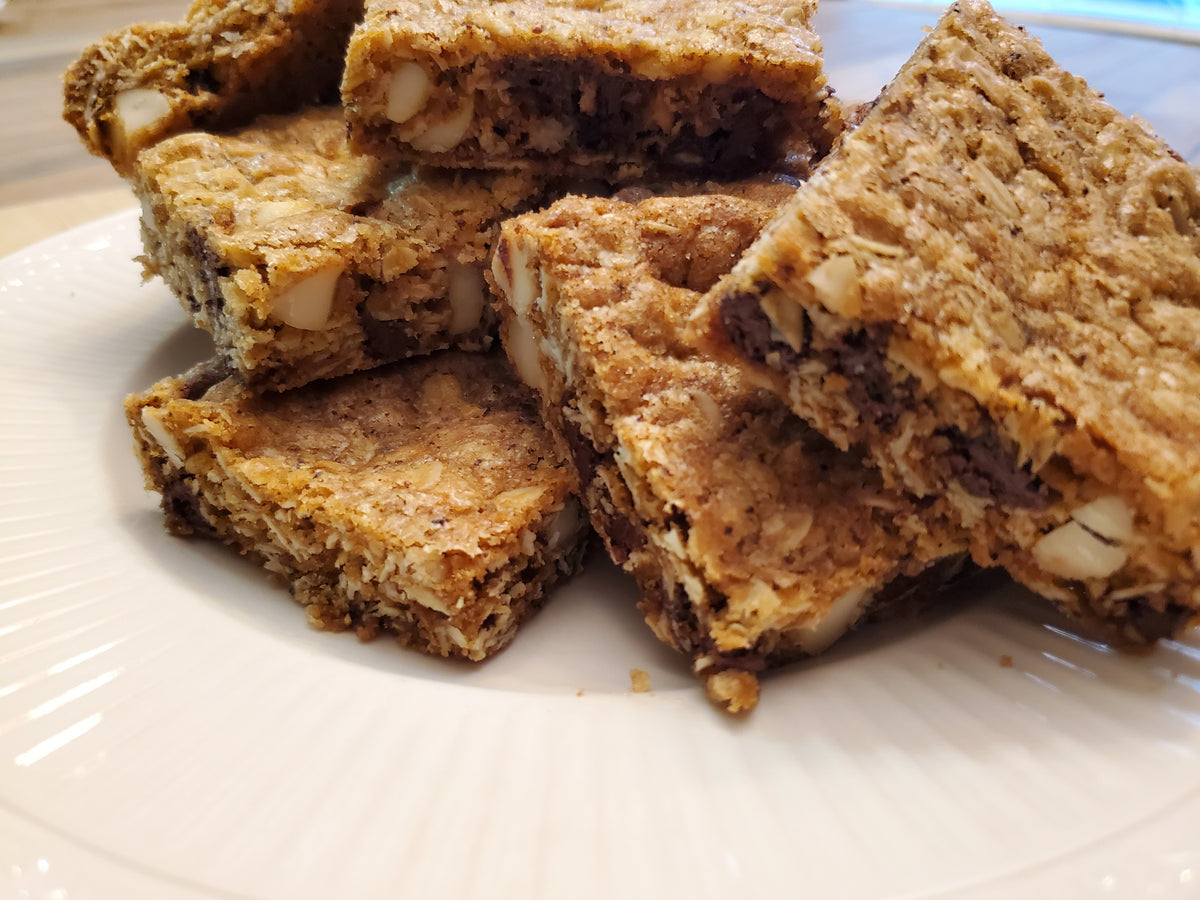 Oatmeal Chocolate Chip Macadamia Nut Bar – UKWAZI Makadamia